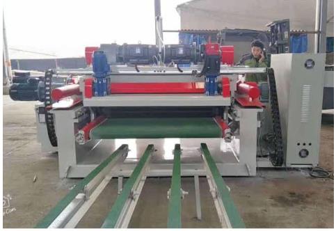 What should be paid attention to in the operation of the veneer peeling machine